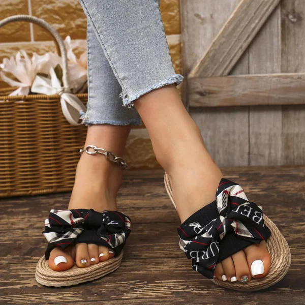 Women's Fashionable Non-Slip Wear-Resistant College Vacation Beach Style Bright Diamond Flower Flat Heel Flip Flops - Image 4