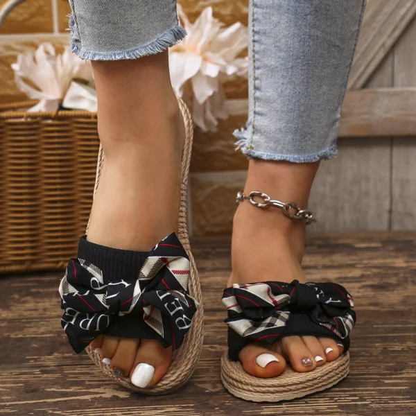 Women's Fashionable Non-Slip Wear-Resistant College Vacation Beach Style Bright Diamond Flower Flat Heel Flip Flops - Image 2
