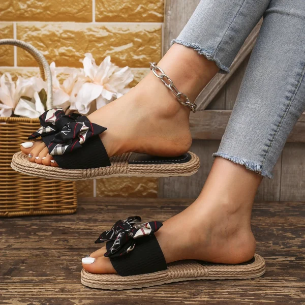 Women's Fashionable Non-Slip Wear-Resistant College Vacation Beach Style Bright Diamond Flower Flat Heel Flip Flops - Image 5